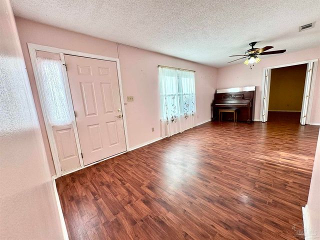 6040 Strickland Pl, Pensacola, FL 32506