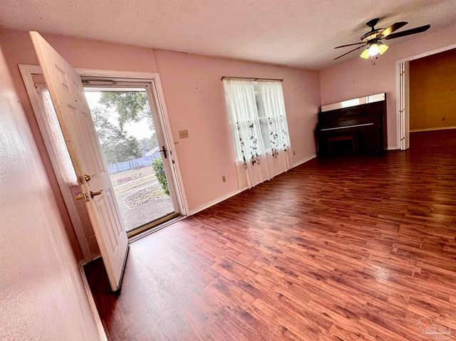 6040 Strickland Pl, Pensacola, FL 32506