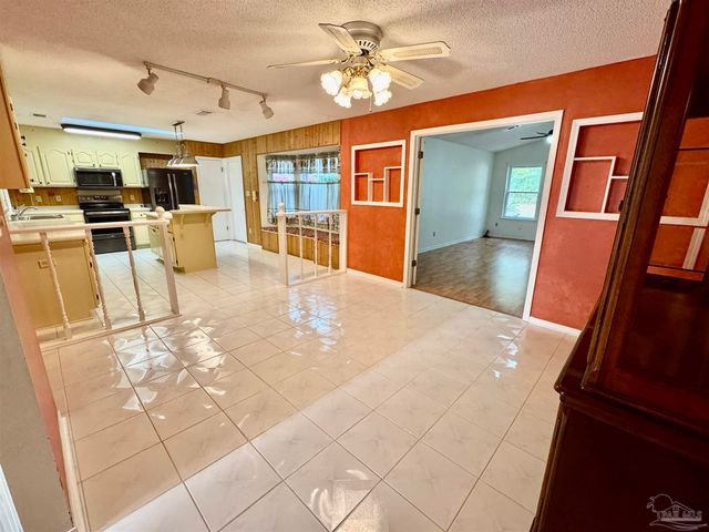 6040 Strickland Pl, Pensacola, FL 32506