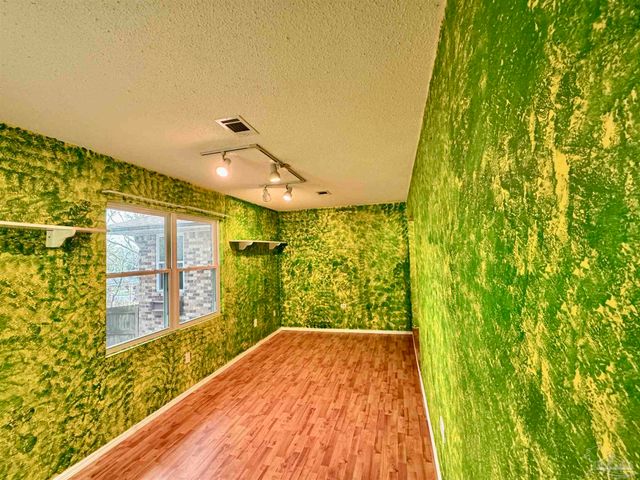 6040 Strickland Pl, Pensacola, FL 32506