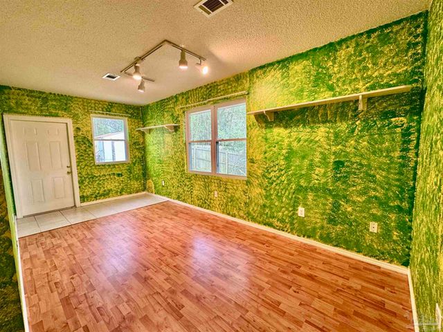 6040 Strickland Pl, Pensacola, FL 32506