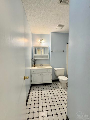 6040 Strickland Pl, Pensacola, FL 32506