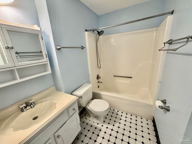 6040 Strickland Pl, Pensacola, FL 32506