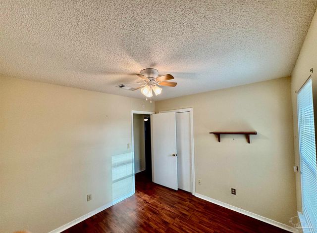 6040 Strickland Pl, Pensacola, FL 32506