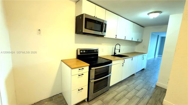 3660 NE 166th Street 607, North Miami Beach, FL 33160