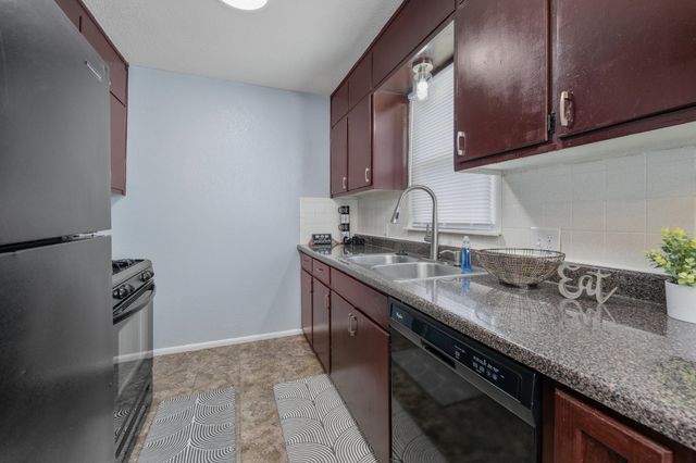 425 W 4th, Haysville, KS 67060