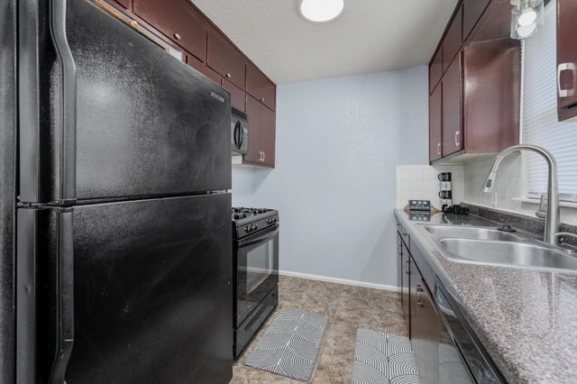 425 W 4th, Haysville, KS 67060