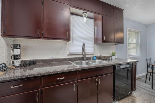 425 W 4th, Haysville, KS 67060