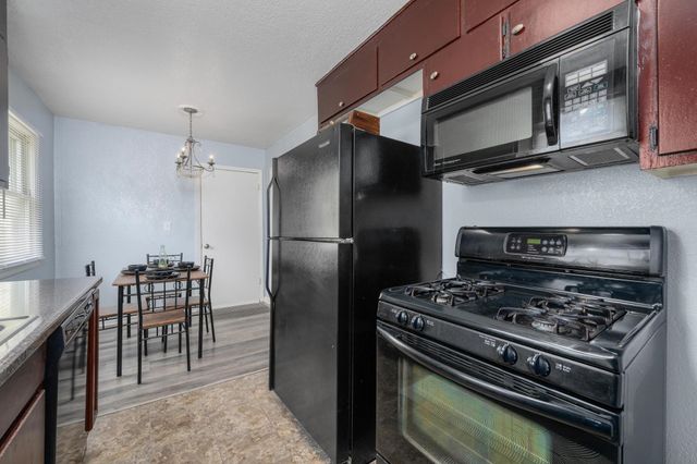 425 W 4th, Haysville, KS 67060