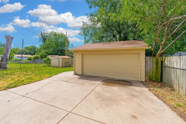 425 W 4th, Haysville, KS 67060