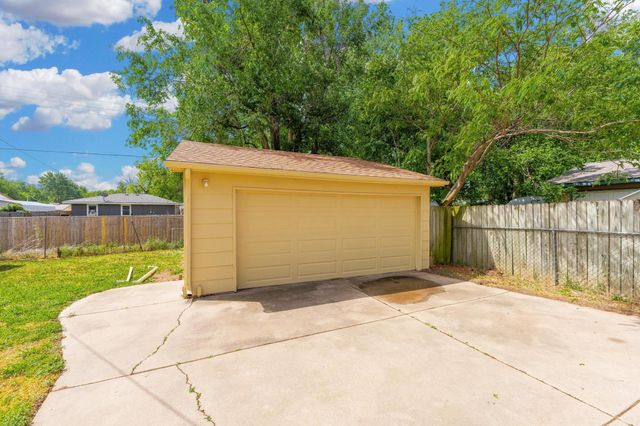 425 W 4th, Haysville, KS 67060