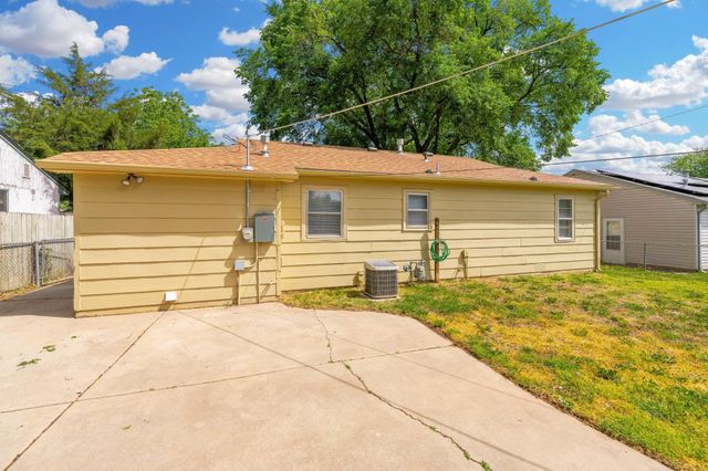 425 W 4th, Haysville, KS 67060