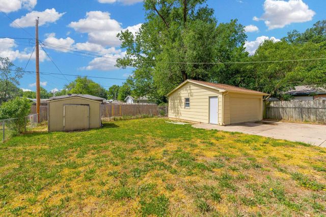 425 W 4th, Haysville, KS 67060