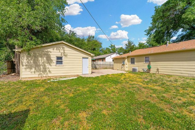425 W 4th, Haysville, KS 67060