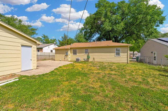 425 W 4th, Haysville, KS 67060