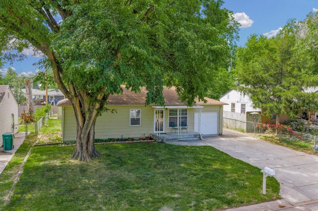 425 W 4th, Haysville, KS 67060