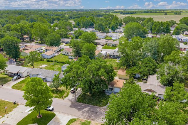425 W 4th, Haysville, KS 67060