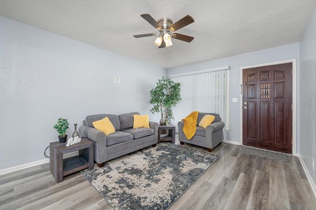425 W 4th, Haysville, KS 67060