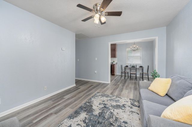 425 W 4th, Haysville, KS 67060