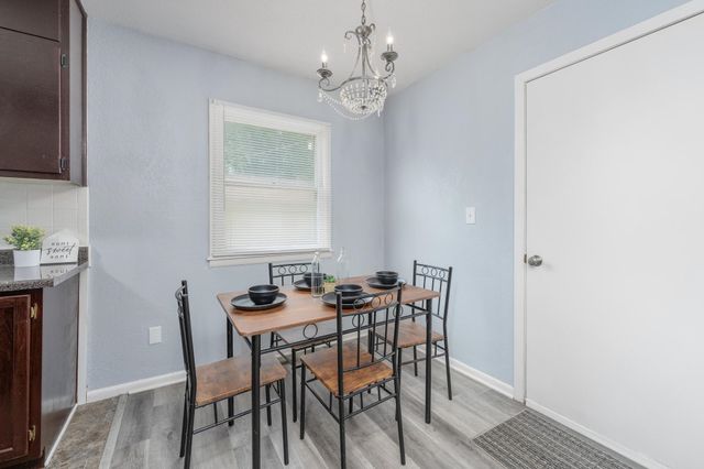 425 W 4th, Haysville, KS 67060