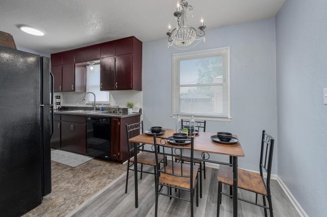 425 W 4th, Haysville, KS 67060