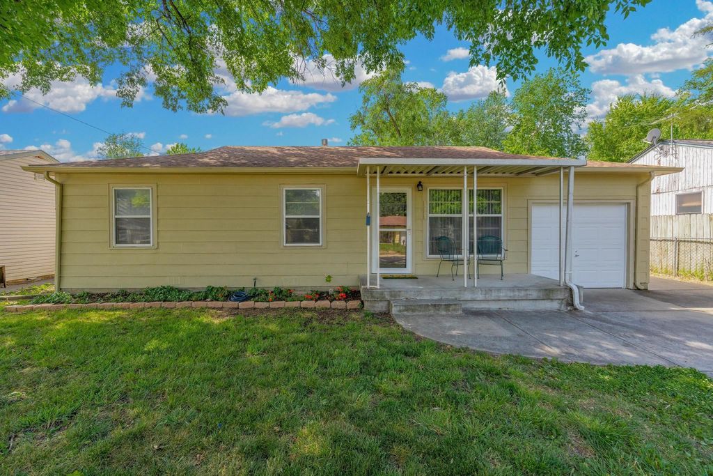 425 W 4th, Haysville, KS 67060