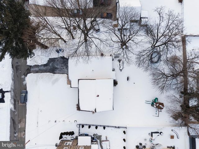 1204 ELLSTON RD, Havertown, PA 19083