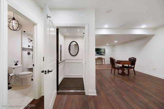 1 Willowcrest Drive, Oak Brook, IL 60523