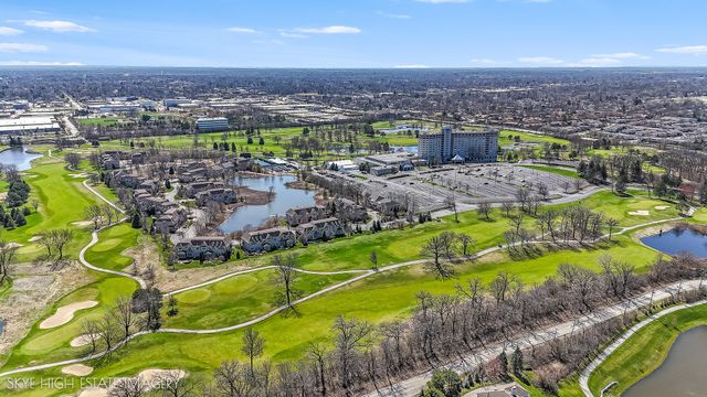 1 Willowcrest Drive, Oak Brook, IL 60523
