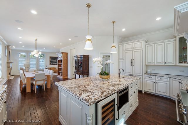 1 Willowcrest Drive, Oak Brook, IL 60523