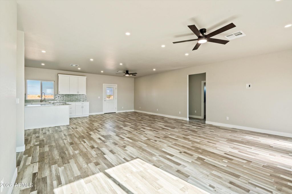 Image 11 of property listing at 10893 E Angus Lane, Coolidge, AZ 85128