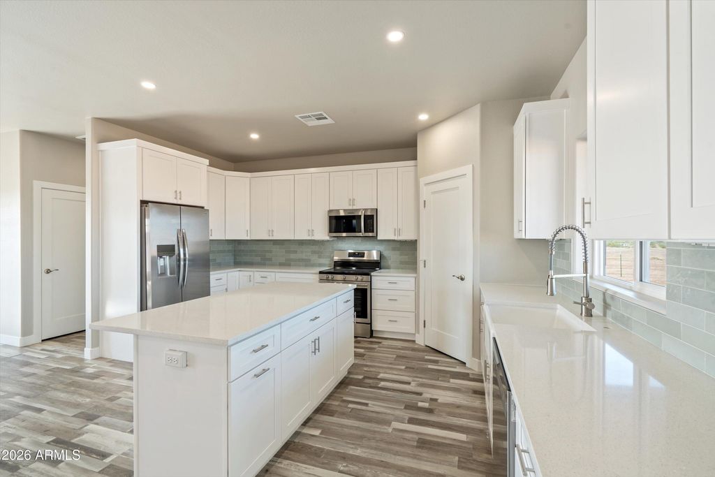 Image 14 of property listing at 10893 E Angus Lane, Coolidge, AZ 85128
