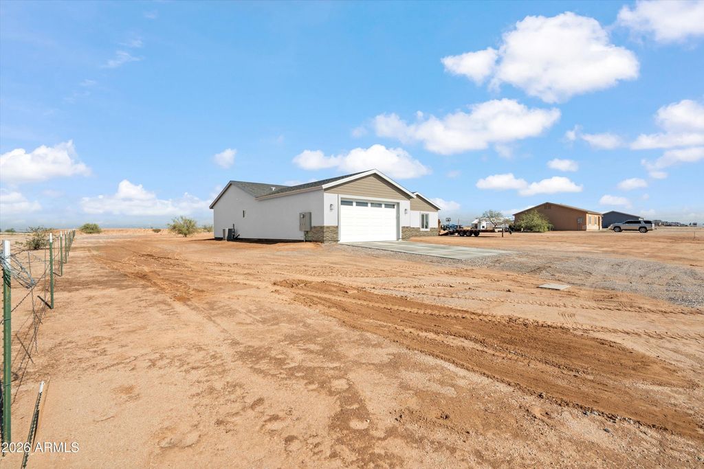 Image 6 of property listing at 10893 E Angus Lane, Coolidge, AZ 85128