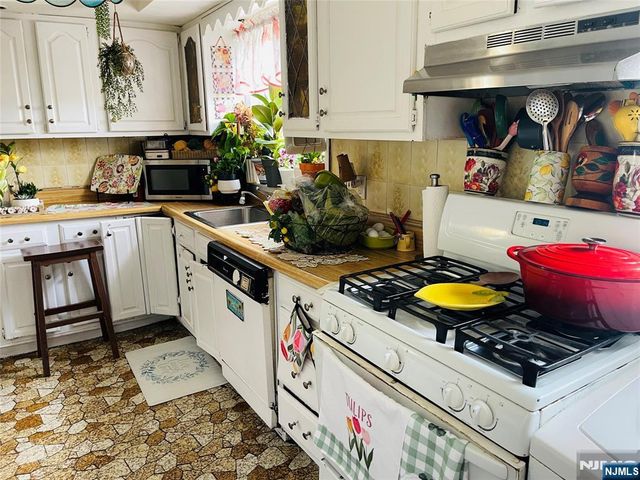 108 Bellevue Avenue, Elmwood Park, NJ 07407