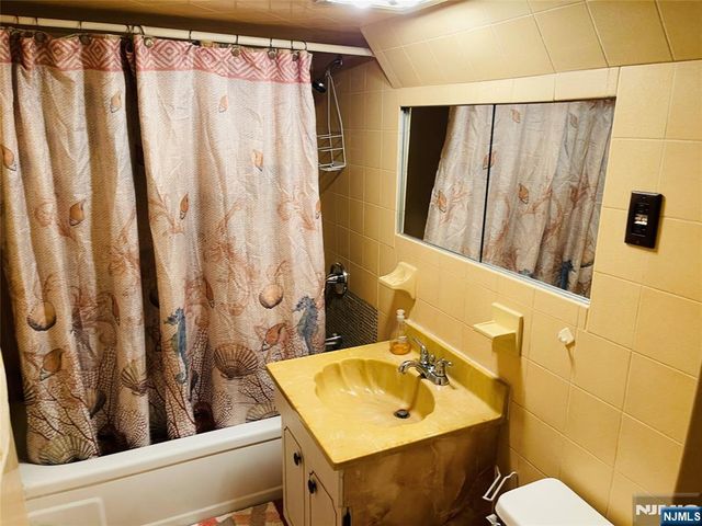 108 Bellevue Avenue, Elmwood Park, NJ 07407