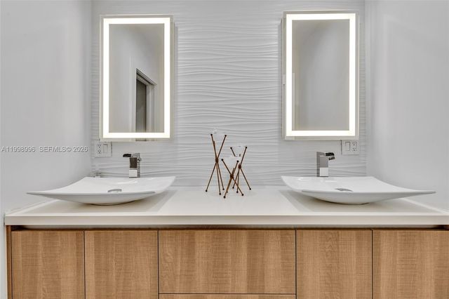 6917 Collins Ave PH22, Miami Beach, FL 33141