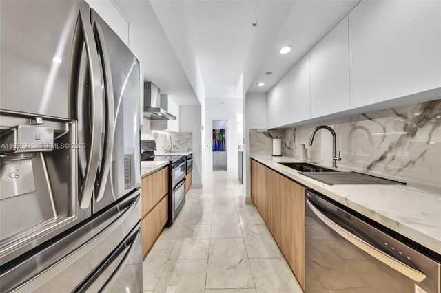 6917 Collins Ave PH22, Miami Beach, FL 33141