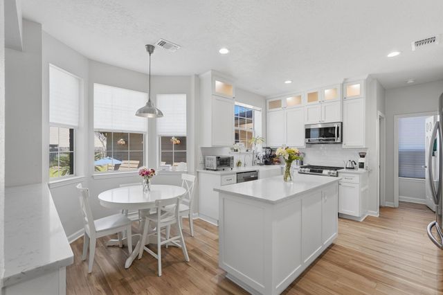 18 Hawkseye Place, The Woodlands, TX 77381