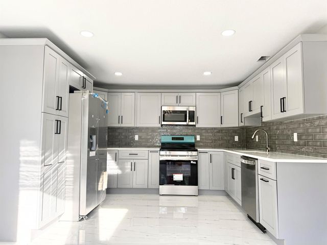 3432 Southern Pines Drive, Fort Pierce, FL 34982