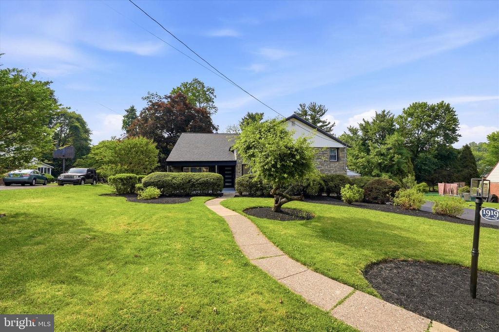 1919 COBDEN, Glenside, PA 19038