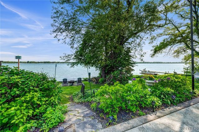 8431 West Rivershore Drive, Niagara Falls, NY 14304