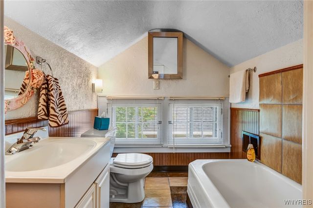 8431 West Rivershore Drive, Niagara Falls, NY 14304