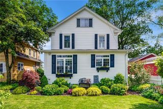 8431 West Rivershore Drive, Niagara Falls, NY 14304