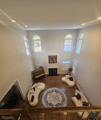 23 Hearthstone Dr, North Haledon Boro, NJ 07508