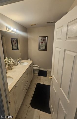 23 Hearthstone Dr, North Haledon Boro, NJ 07508