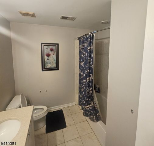 23 Hearthstone Dr, North Haledon Boro, NJ 07508