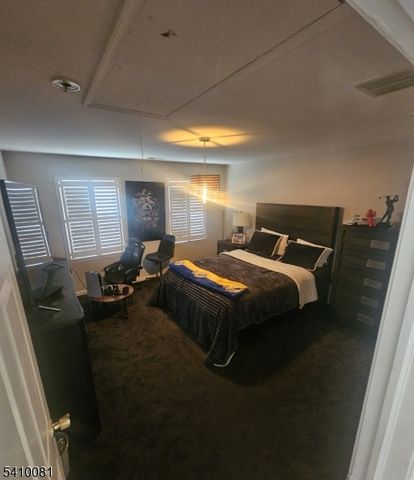 23 Hearthstone Dr, North Haledon Boro, NJ 07508