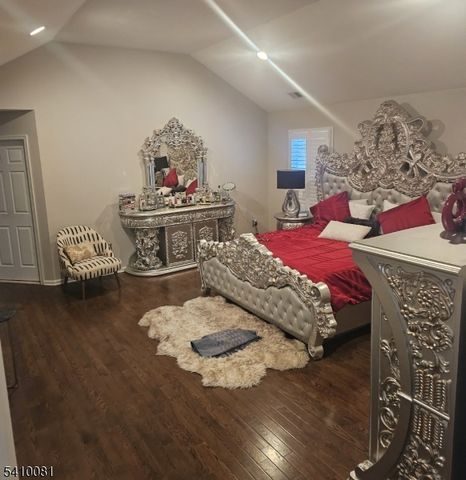 23 Hearthstone Dr, North Haledon Boro, NJ 07508