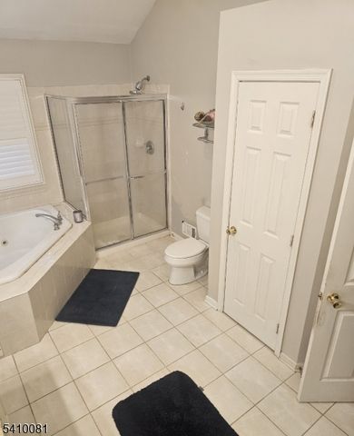 23 Hearthstone Dr, North Haledon Boro, NJ 07508