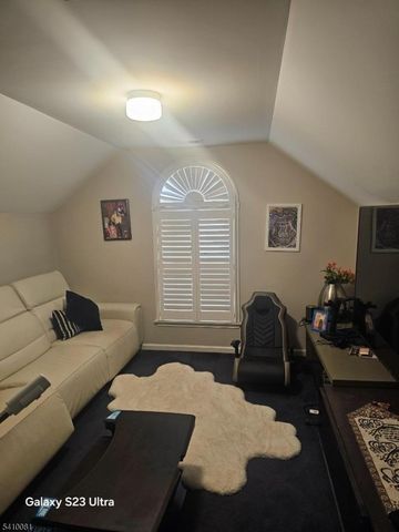 23 Hearthstone Dr, North Haledon Boro, NJ 07508